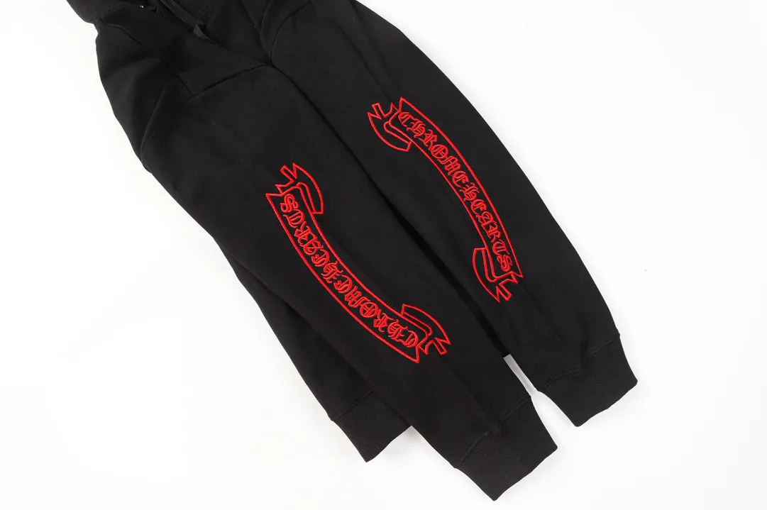 M09—P210 -Chrome Hearts/Chrome Hearts printed sweatshirt cardigan jacket -420 grams of high-density, high-quality wool, soft, delicate and skin-friendly, soft and silky to the touch, warm and skin-friendly -The hardware zipper accessories are all customized and full of details -Colour: black white -Size: S M L XL